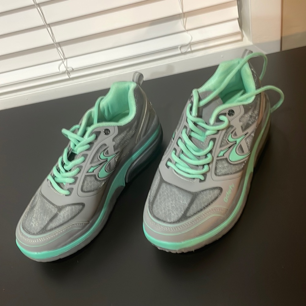 Womens 10 XW Gravity Defyer Athletic Shoes
